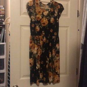 Floral pattern honey and lace xs Windsor dress